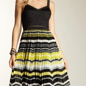 Free People Poly Organza Black and White Bodice Pleated Maxi Dress Size 2